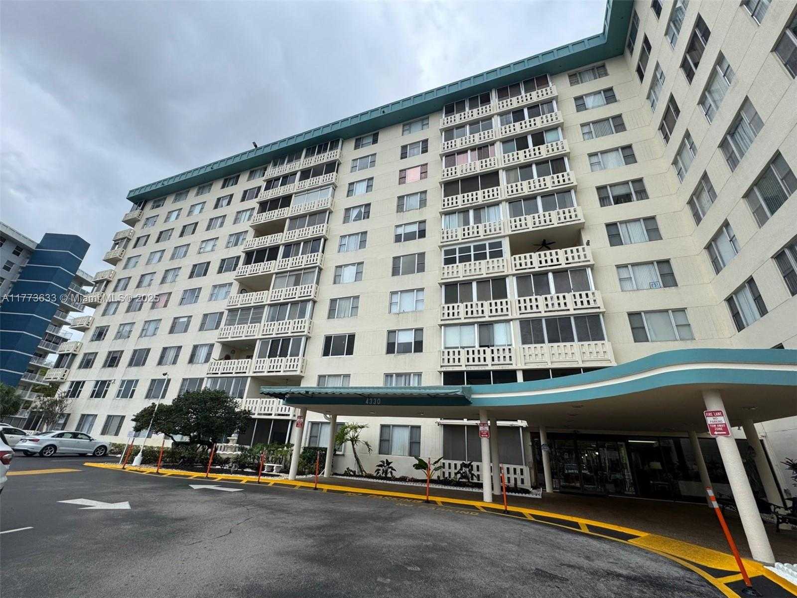 Small Image of 4330 HILLCREST DR #304, Hollywood Number 54