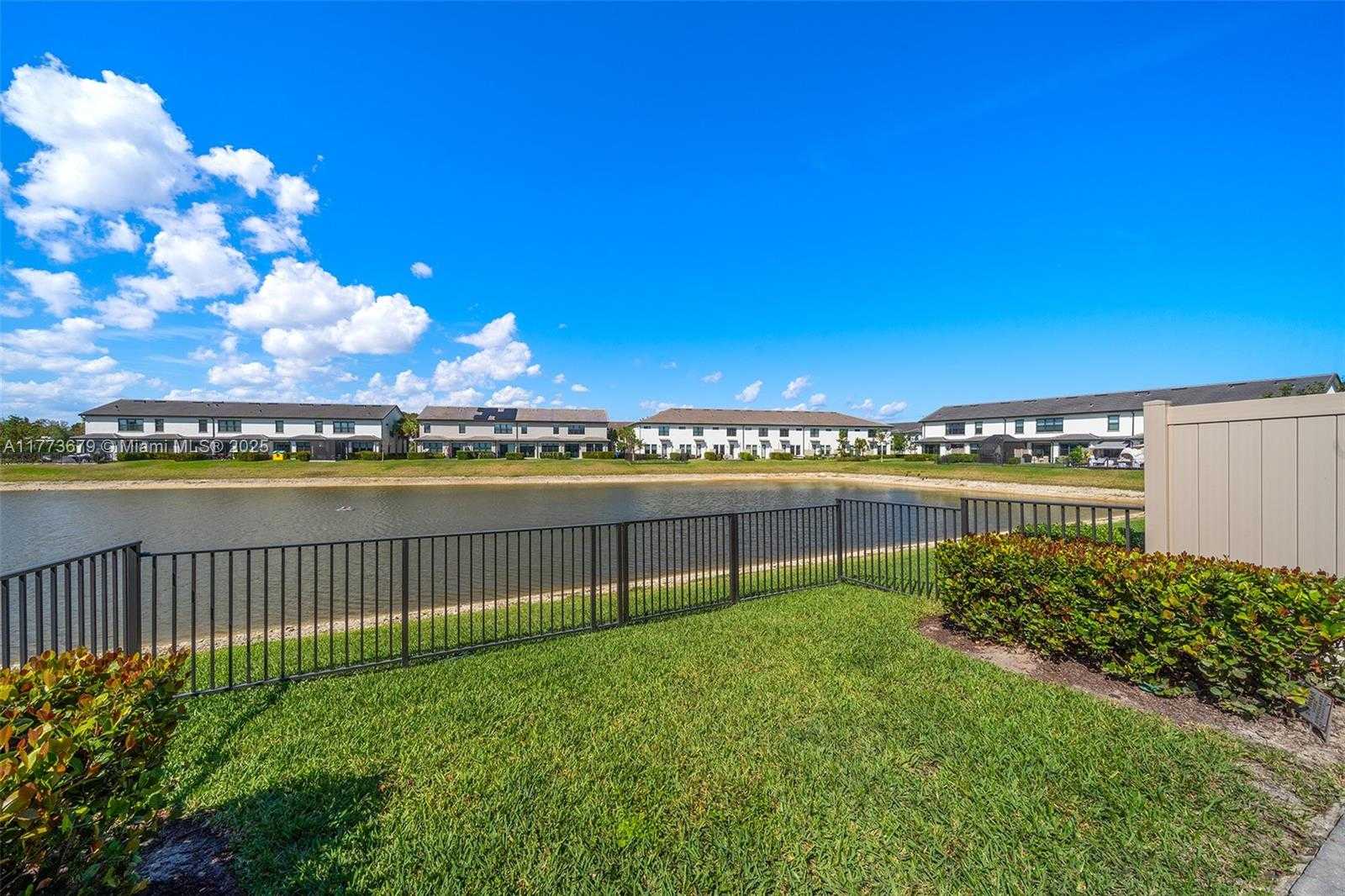 Small Image of 2193 APPLETON CIRCLE S, Oakland Park Number 14