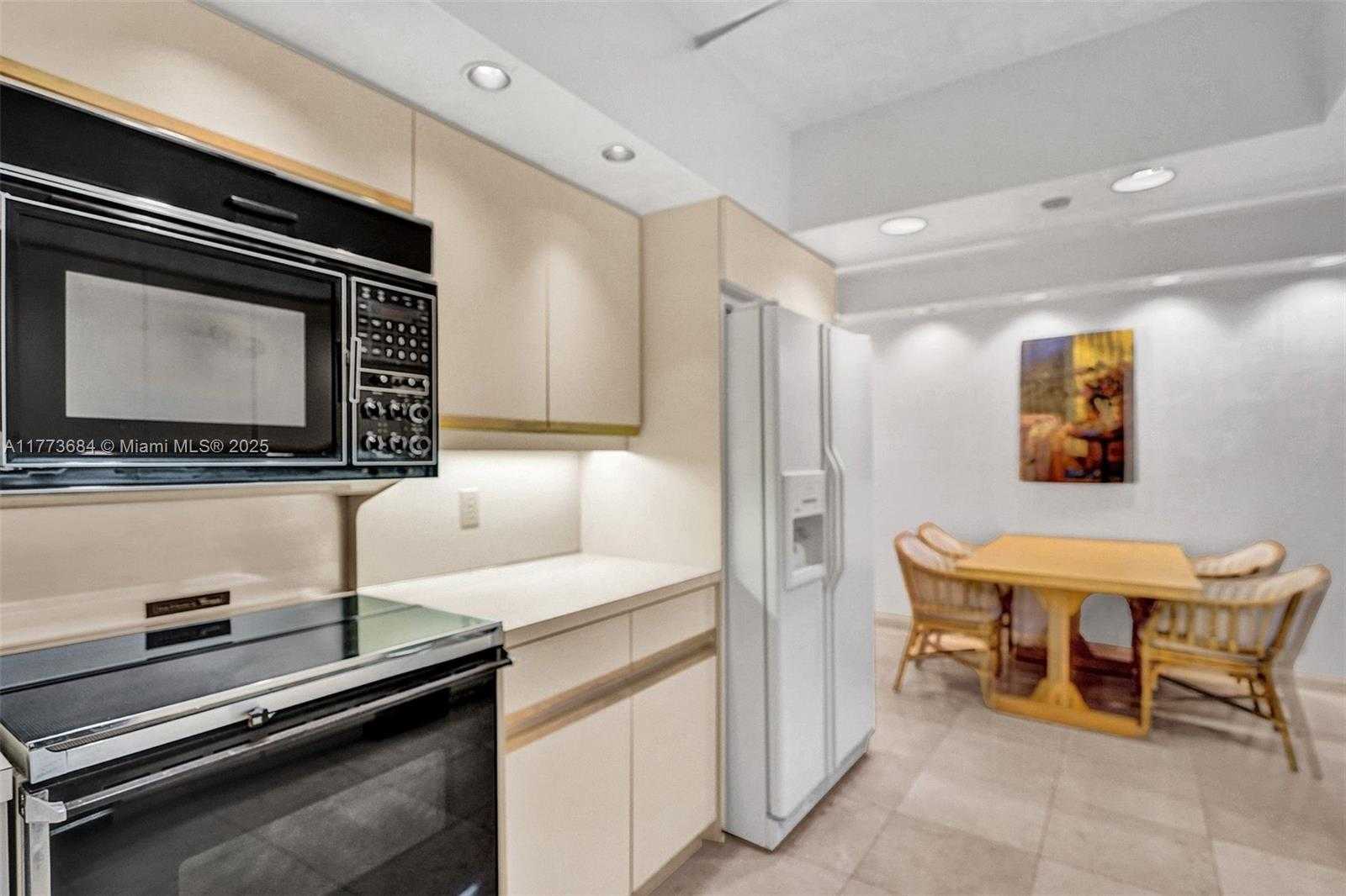 Small Image of 10175 COLLINS AVE #404, Bal Harbour Number 24