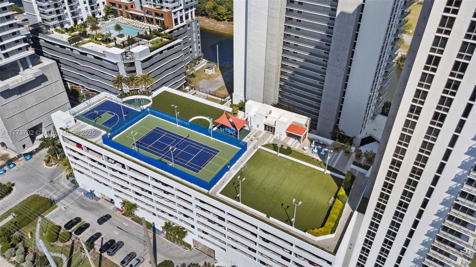 Imagen de Pequeño Objeto