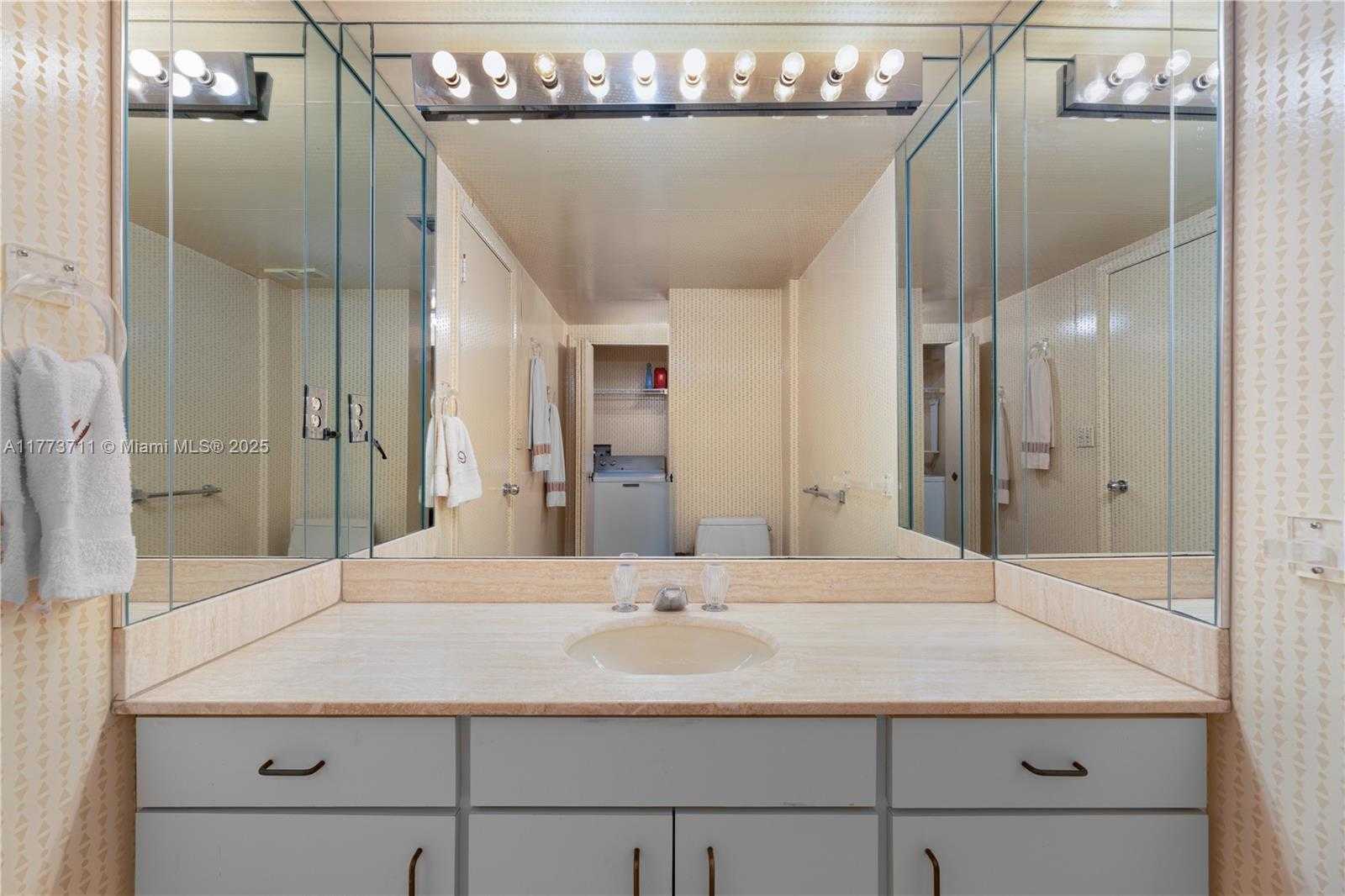 Small Image of 10175 COLLINS AVE #Doubl1401/1402(4706 sqft), Bal Harbour Number 25