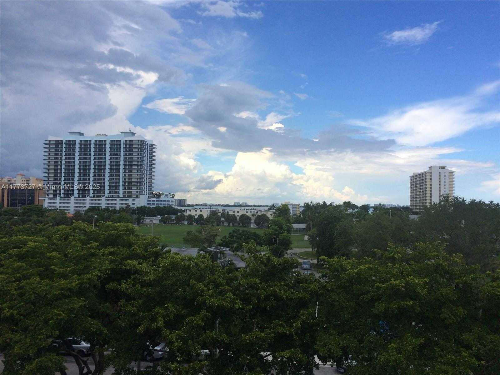Small Image of 1801 SOUTH TREASURE DR #214, North Bay Village Number 22