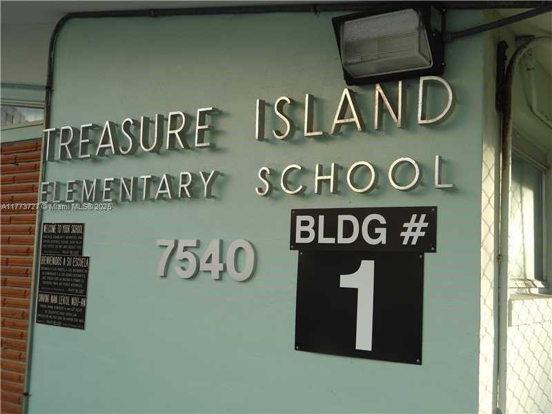 Small Image of 1801 SOUTH TREASURE DR #214, North Bay Village Number 26