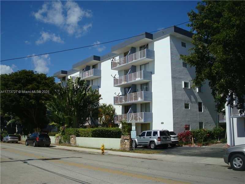 Small Image of 1801 SOUTH TREASURE DR #214, North Bay Village Number 32