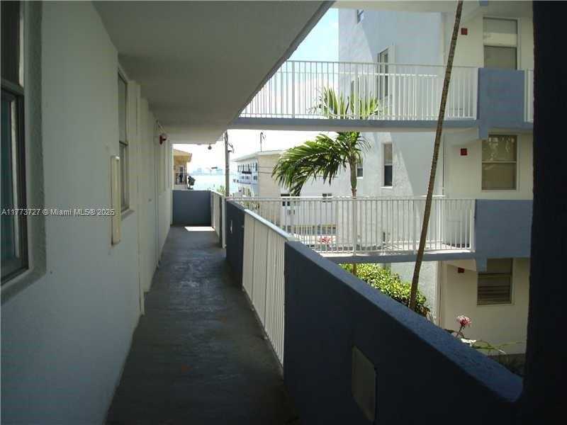 Small Image of 1801 SOUTH TREASURE DR #214, North Bay Village Number 35