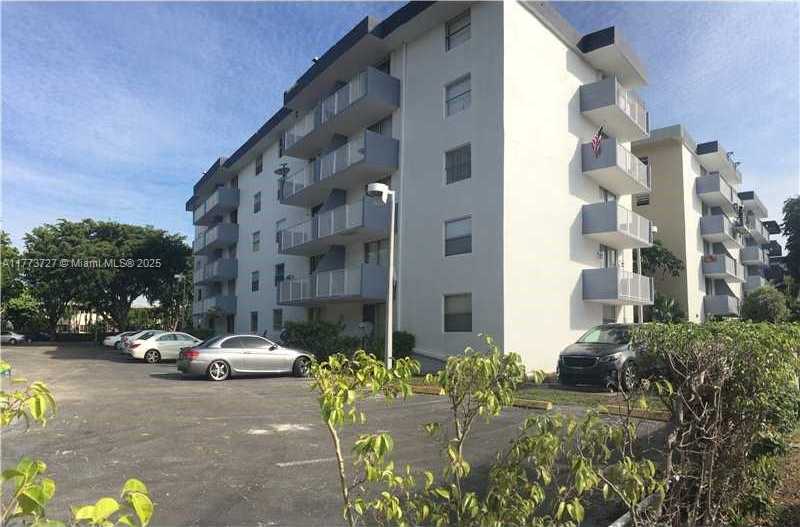 Small Image of 1801 SOUTH TREASURE DR #214, North Bay Village Number 40
