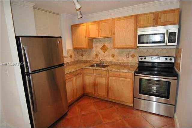 Small Image of 1801 SOUTH TREASURE DR #214, North Bay Village Number 6