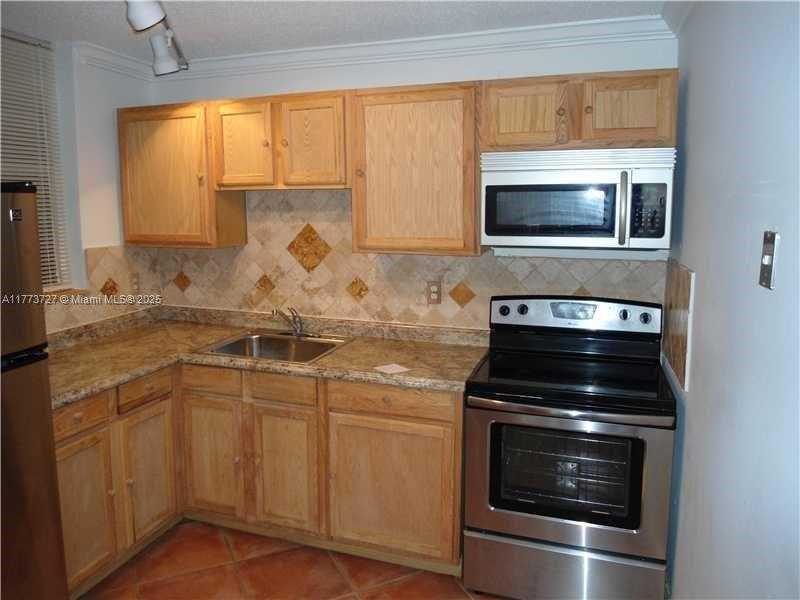 Small Image of 1801 SOUTH TREASURE DR #214, North Bay Village Number 7