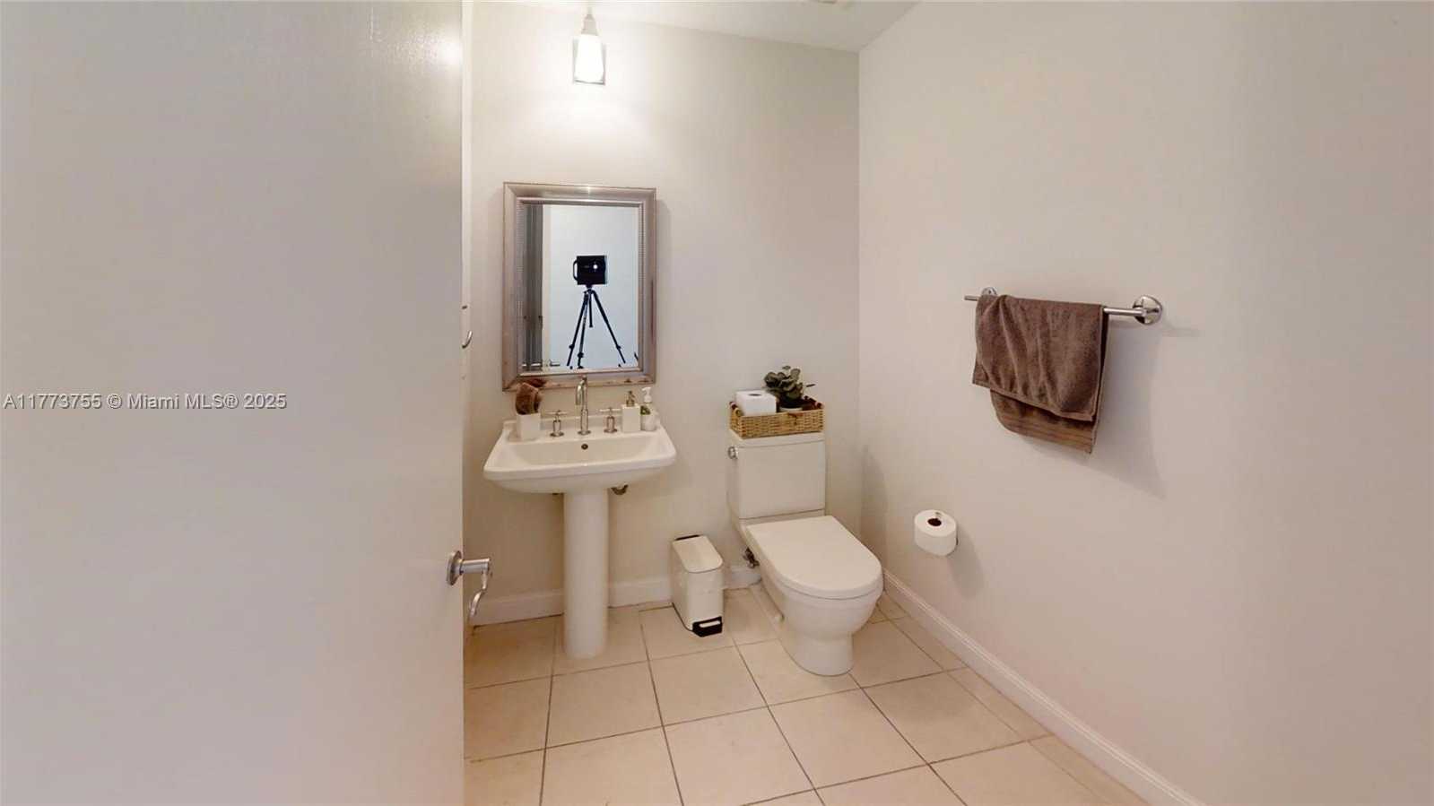 Small Image of 185 SOUTH WEST 7TH ST #4201, Miami Number 3