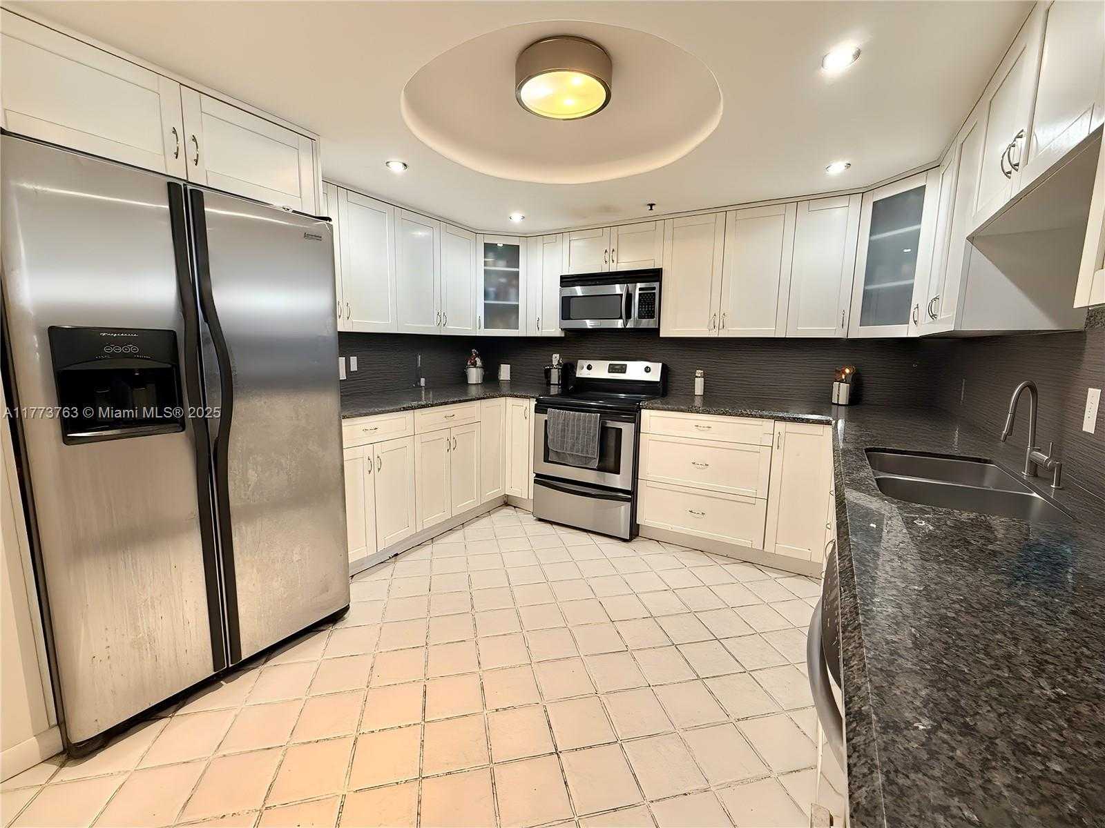 Small Image of 1627 BRICKELL AVE #2006, Miami Number 4