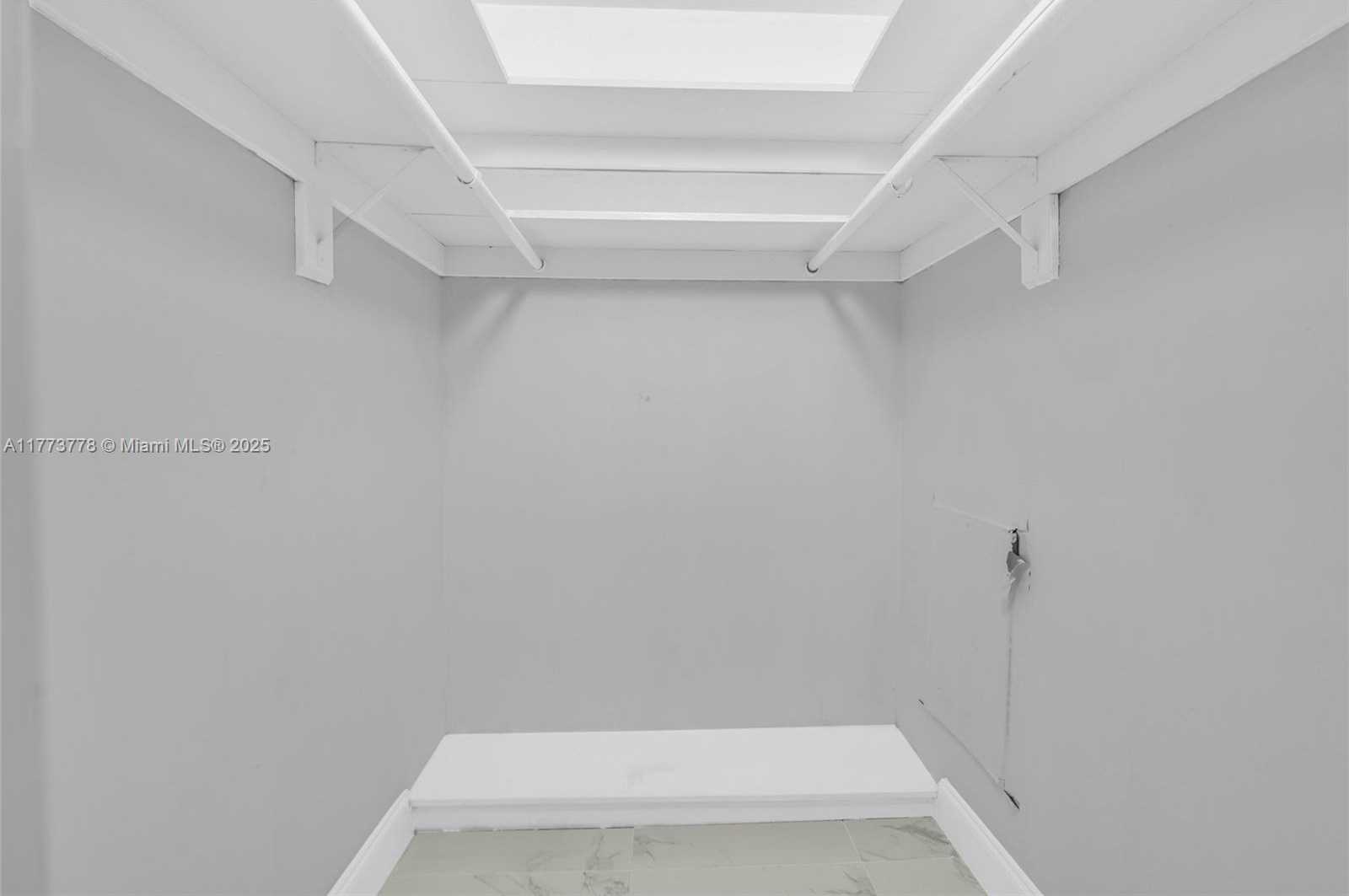 Small Image of 1201 HILLCREST CT #204, Hollywood Number 17
