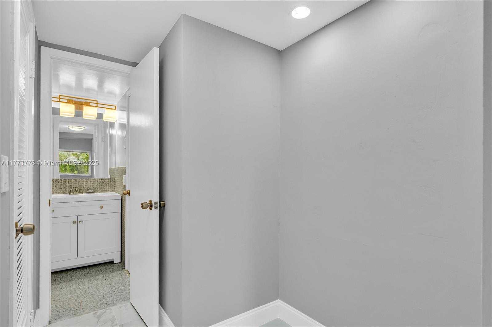 Small Image of 1201 HILLCREST CT #204, Hollywood Number 18