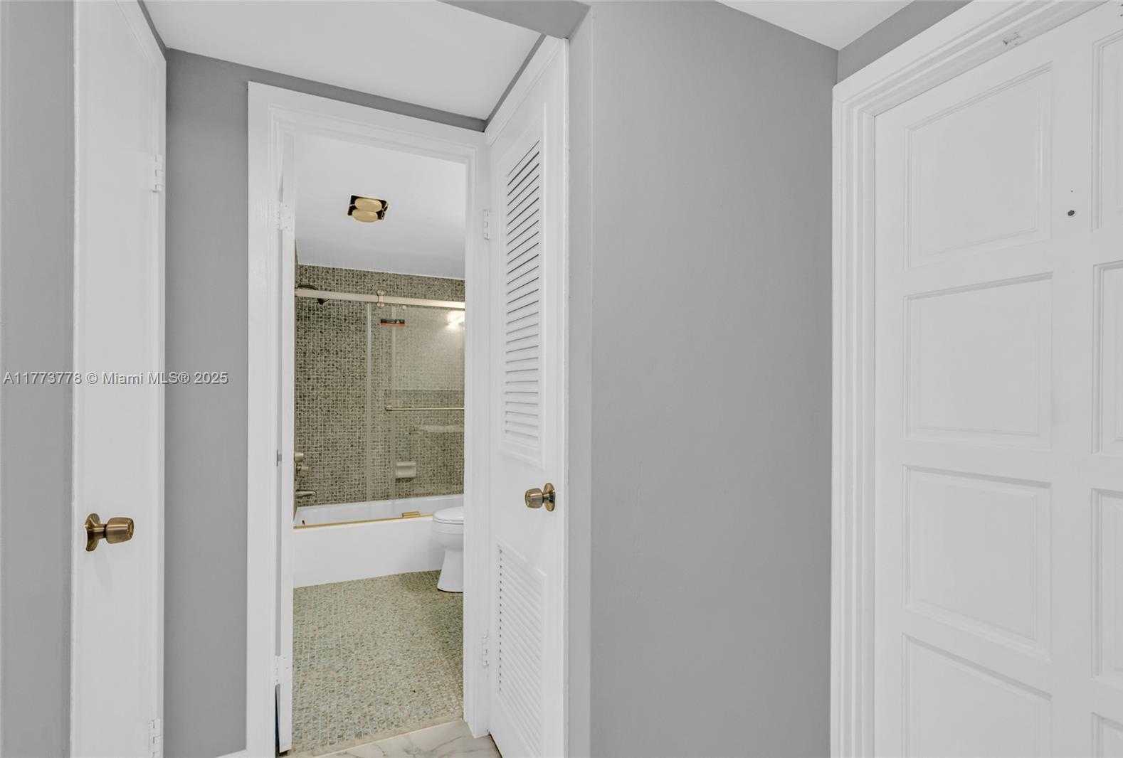 Small Image of 1201 HILLCREST CT #204, Hollywood Number 19