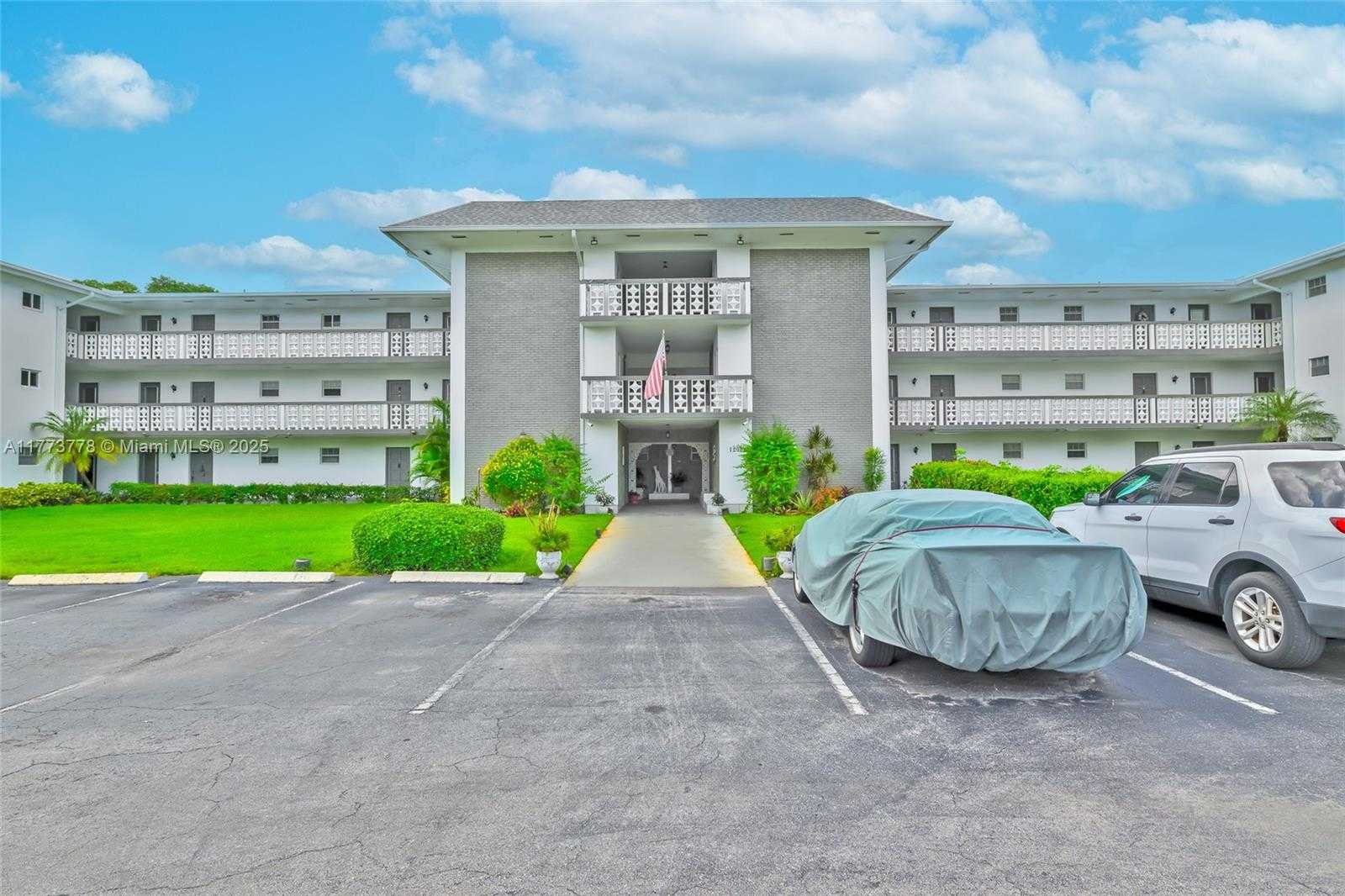 Small Image of 1201 HILLCREST CT #204, Hollywood Number 24