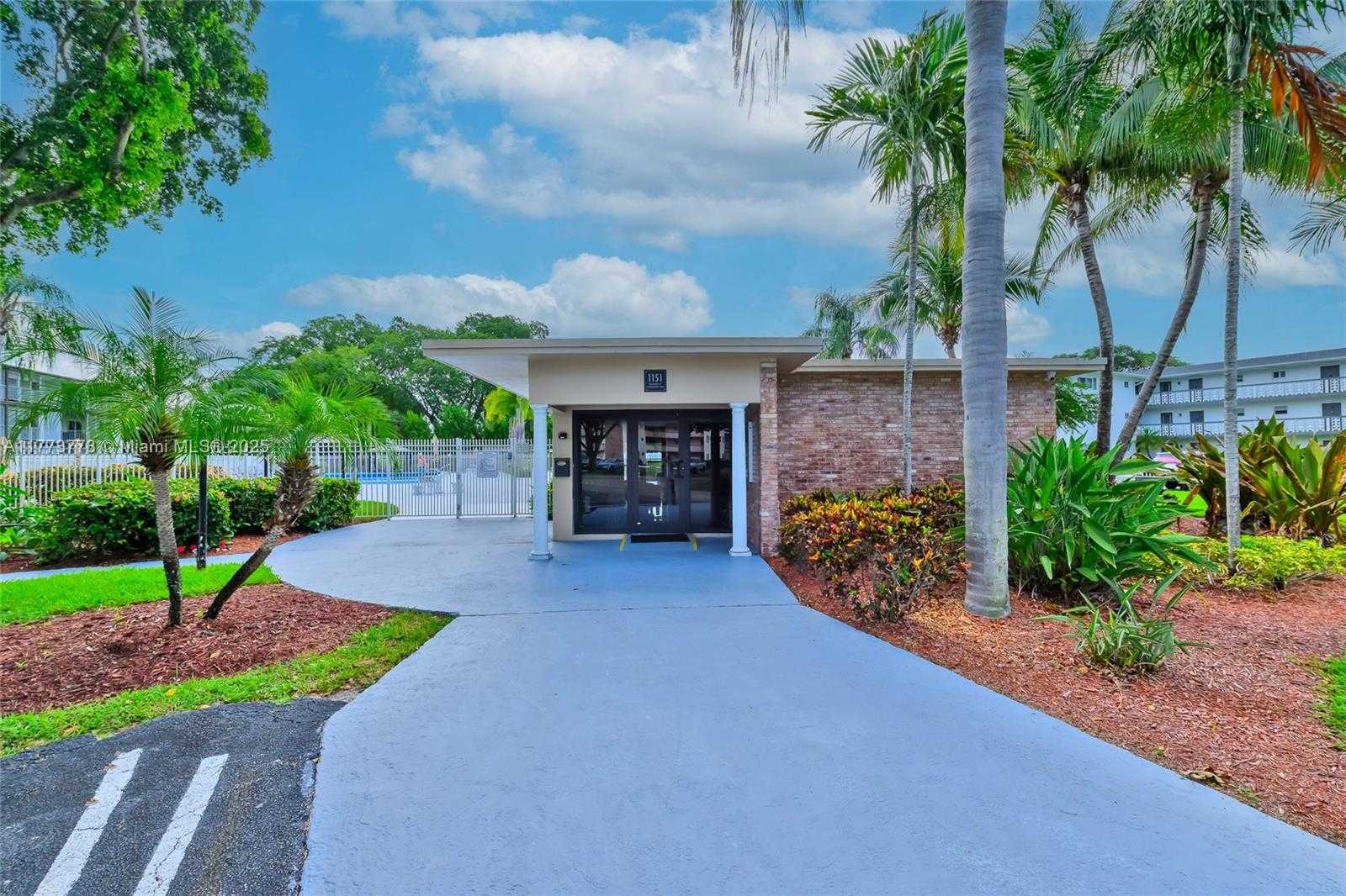 Small Image of 1201 HILLCREST CT #204, Hollywood Number 28