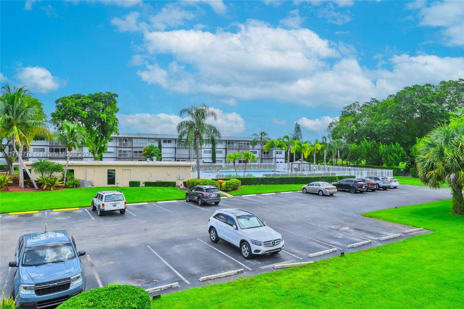 Small Image of 1201 HILLCREST CT #204, Hollywood Number 35