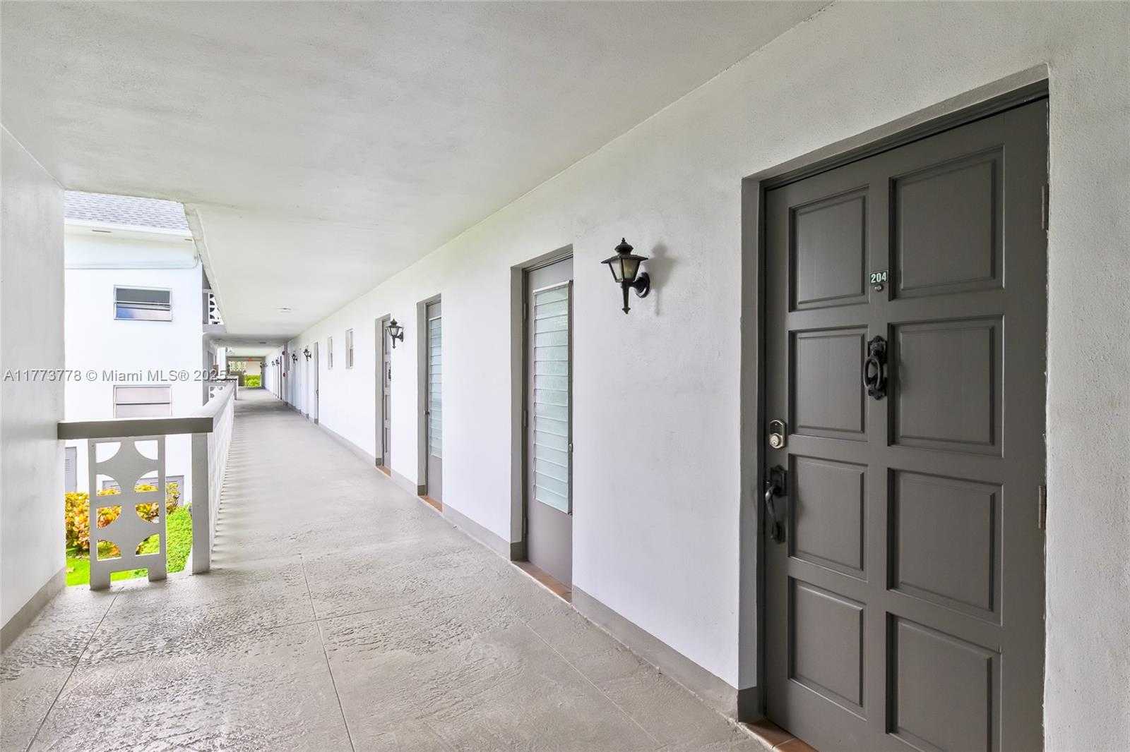 Small Image of 1201 HILLCREST CT #204, Hollywood Number 5