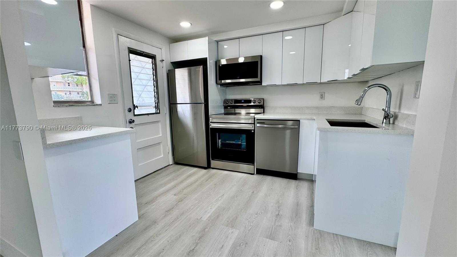 Small Image of 2999 POINT EAST DR #C101, Aventura Number 22