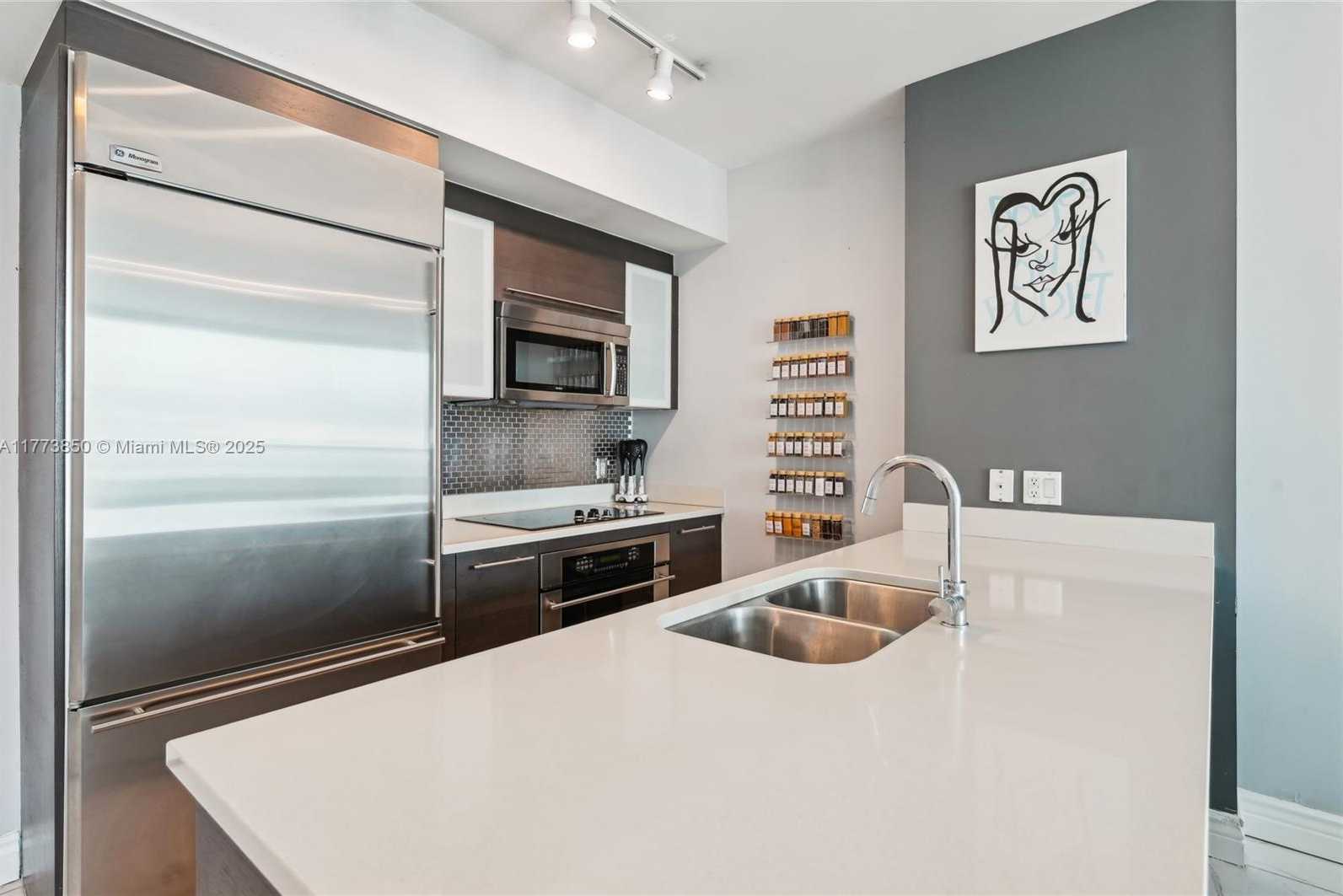 Small Image of 55 SOUTH EAST 6TH ST #1608, Miami Number 6