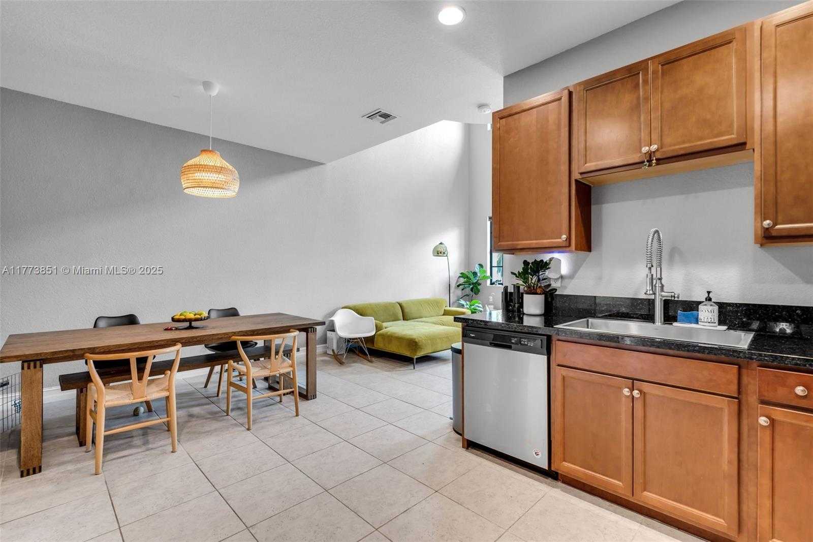 Small Image of 11534 SOUTH WEST 15TH ST #11534, Pembroke Pines Number 12