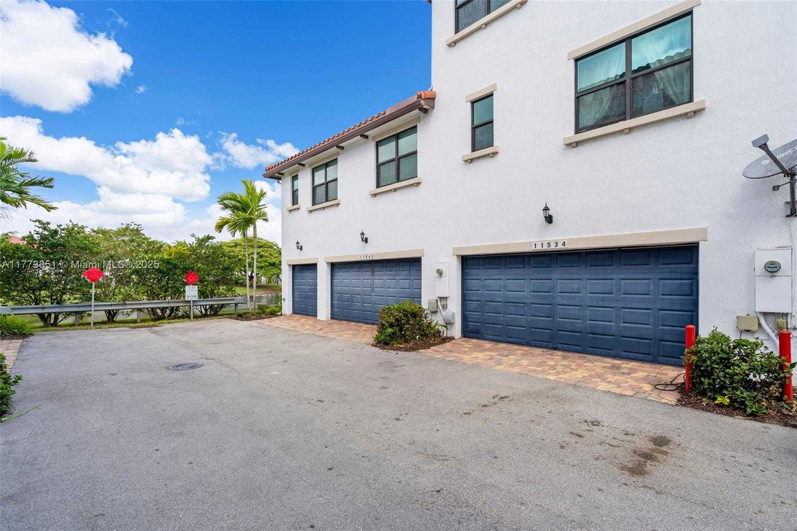 Small Image of 11534 SOUTH WEST 15TH ST #11534, Pembroke Pines Number 20