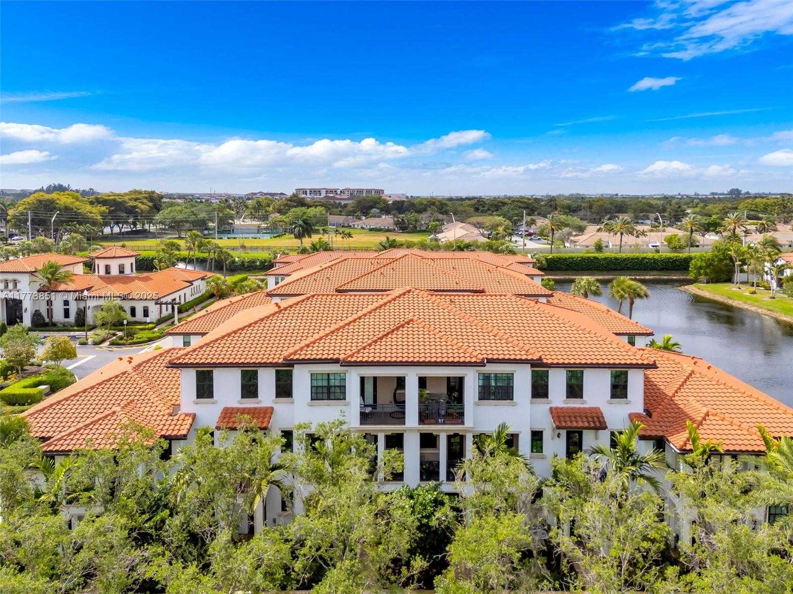 Small Image of 11534 SOUTH WEST 15TH ST #11534, Pembroke Pines Number 25