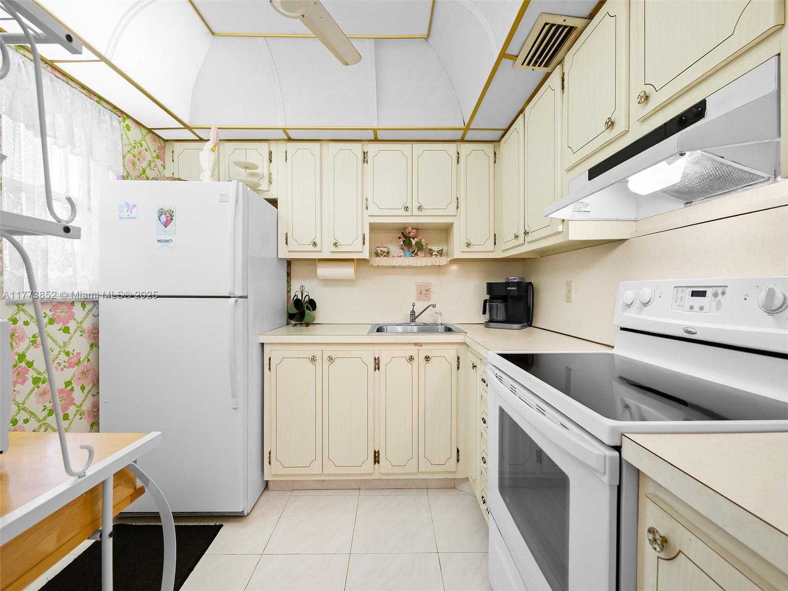 Small Image of 700 LAYNE BLVD #221, Hallandale Beach Number 5