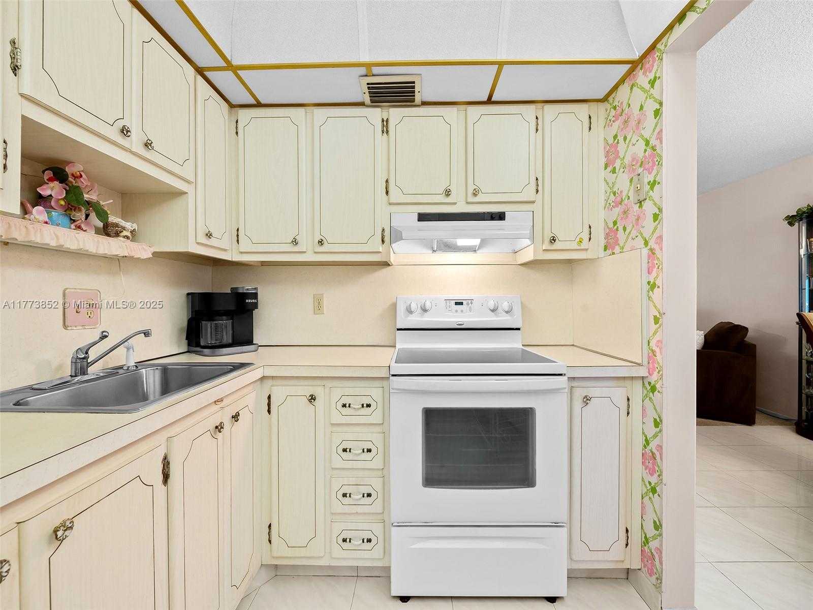 Small Image of 700 LAYNE BLVD #221, Hallandale Beach Number 6