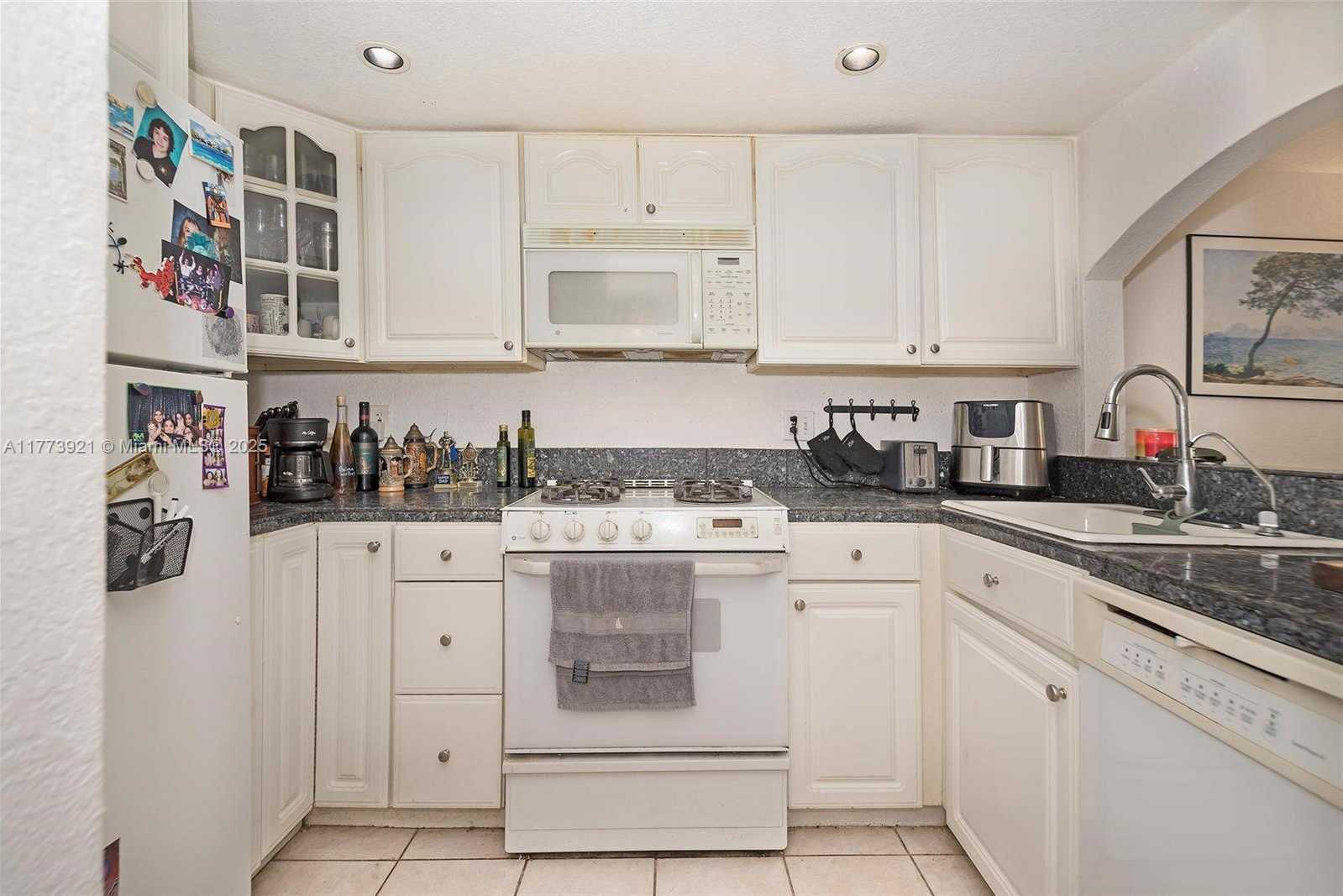 Small Image of 6709 NORTH KENDALL DR #227, Pinecrest Number 10