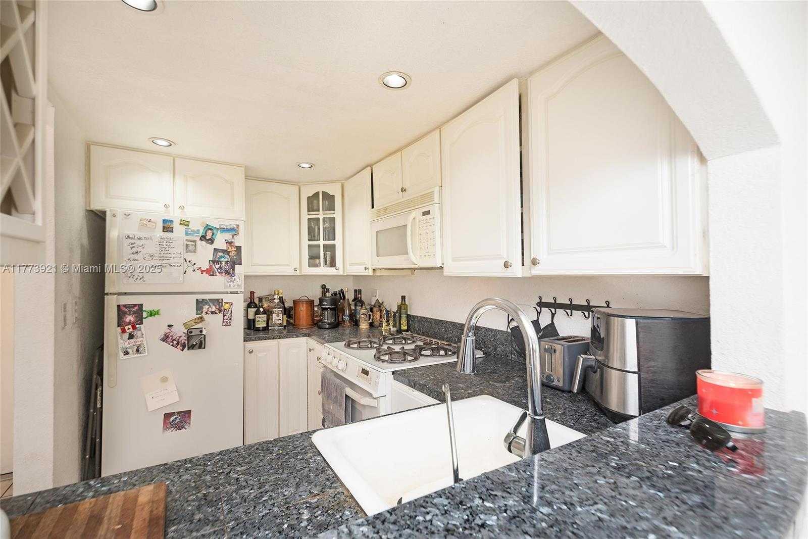 Small Image of 6709 NORTH KENDALL DR #227, Pinecrest Number 11