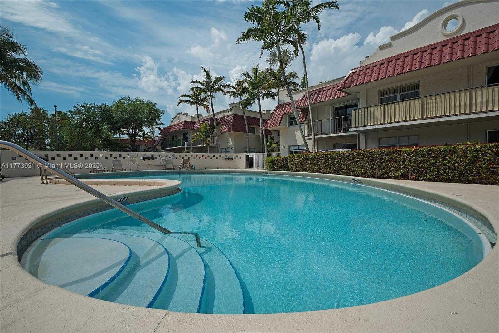 Small Image of 6709 NORTH KENDALL DR #227, Pinecrest Number 24