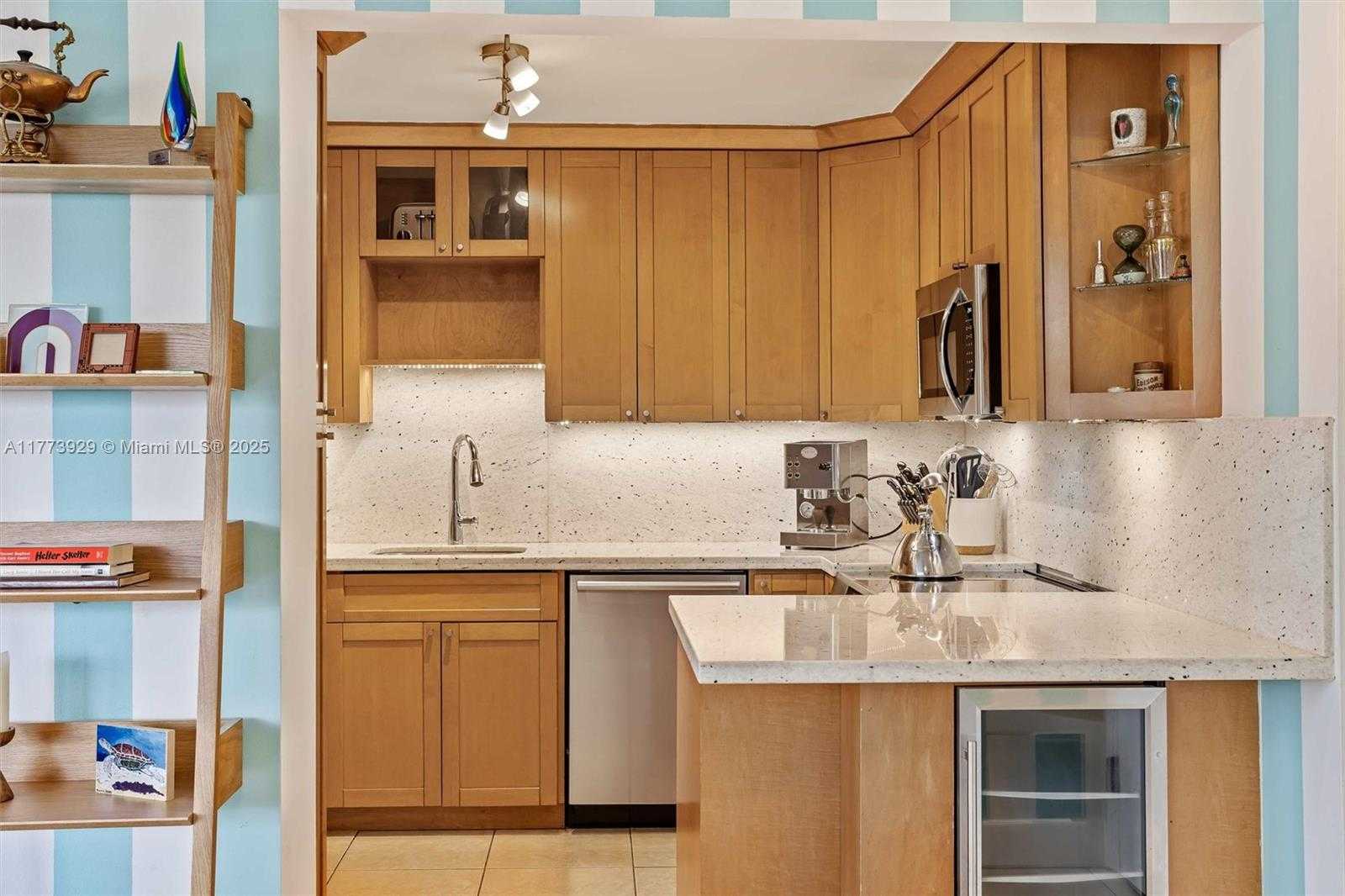 Small Image of 5 ISLAND AVE #4H, Miami Beach Number 8