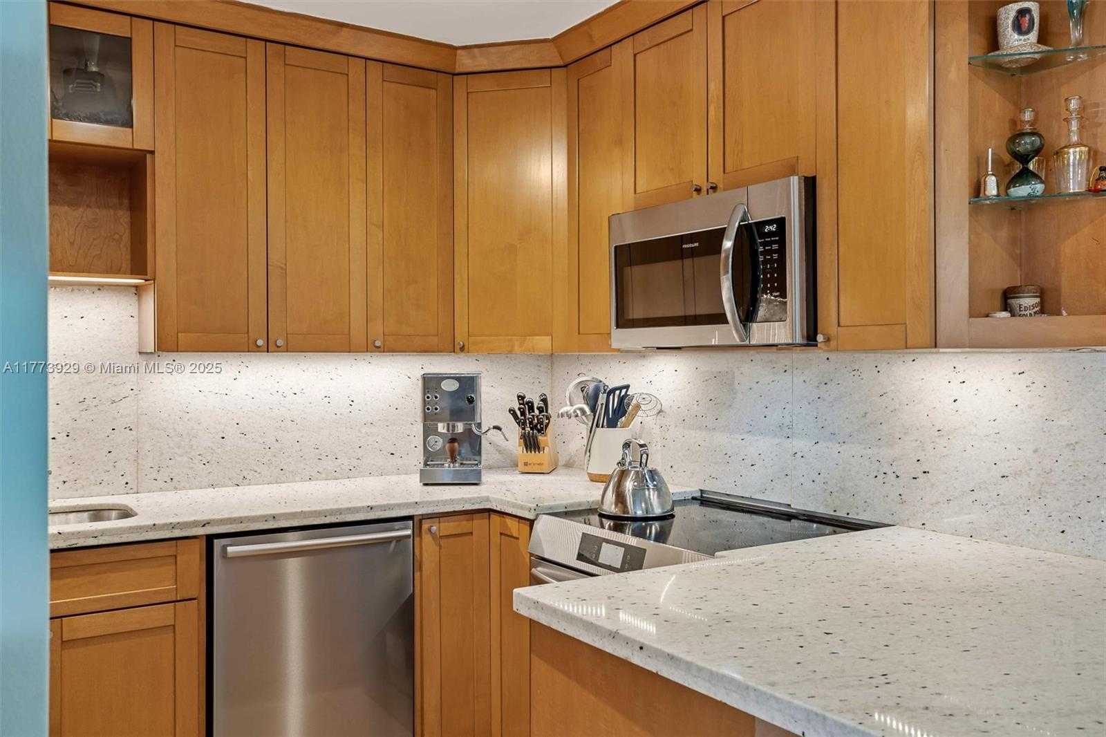 Small Image of 5 ISLAND AVE #4H, Miami Beach Number 9