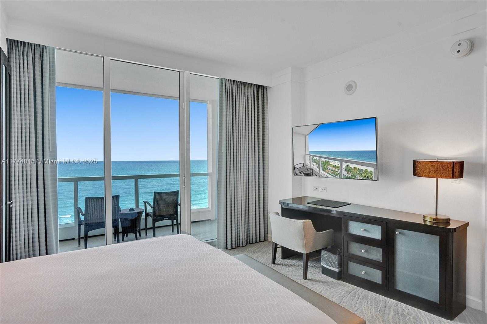 Small Image of 4391 COLLINS AVE #913/914, Miami Beach Number 12