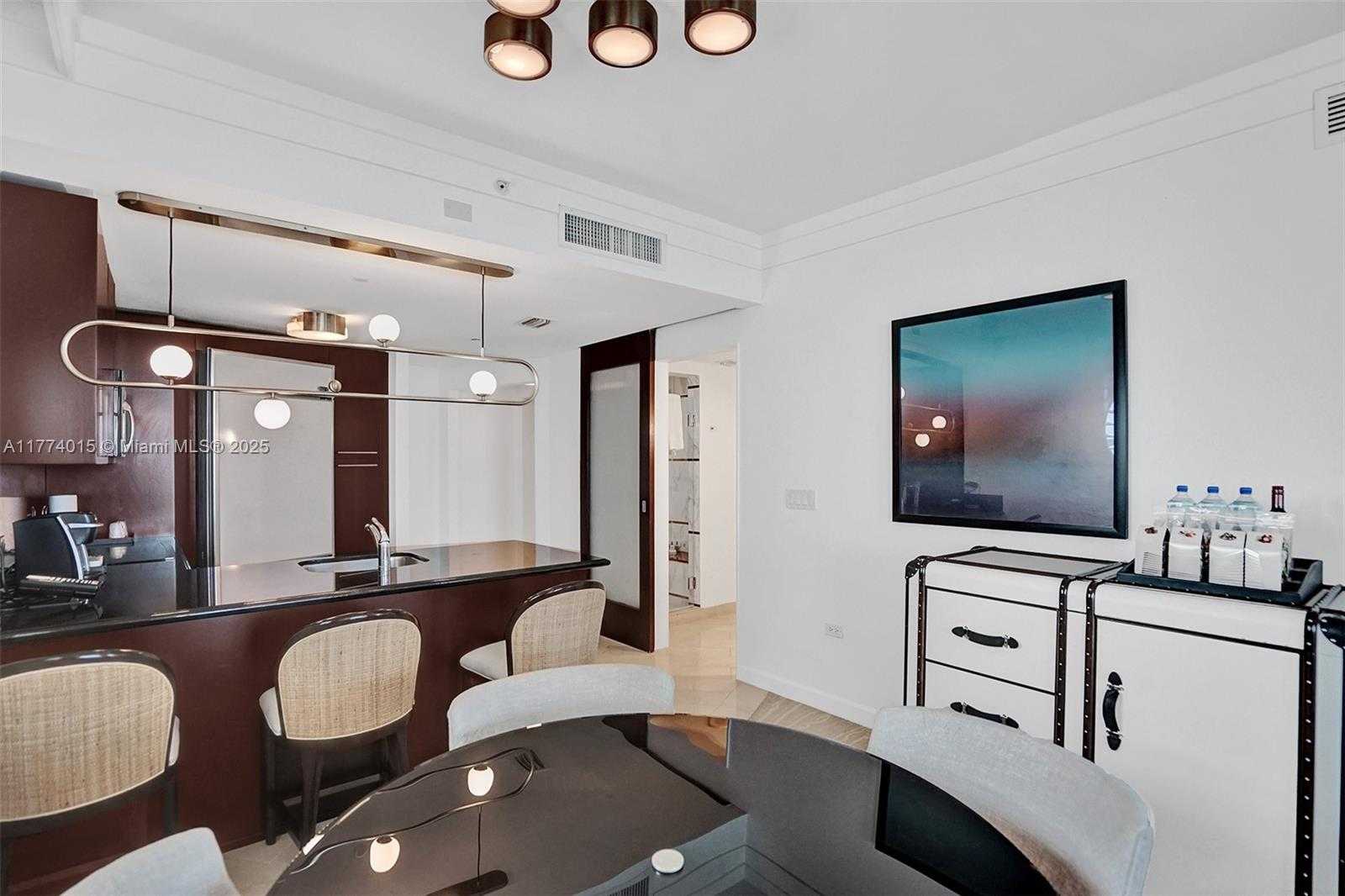 Small Image of 4391 COLLINS AVE #913/914, Miami Beach Number 17