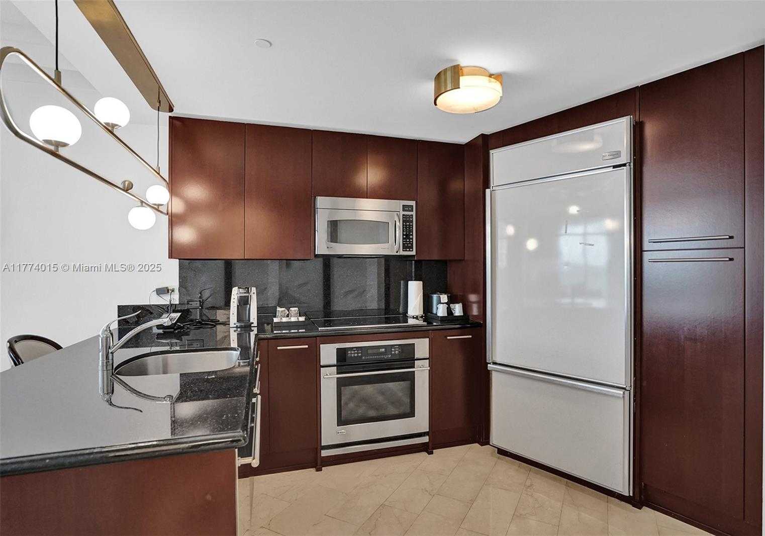 Small Image of 4391 COLLINS AVE #913/914, Miami Beach Number 19