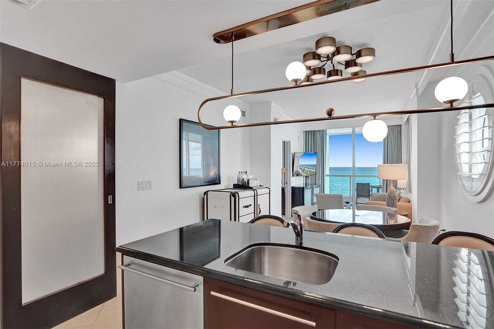 Small Image of 4391 COLLINS AVE #913/914, Miami Beach Number 21