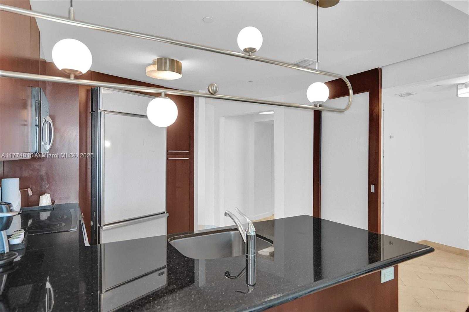 Small Image of 4391 COLLINS AVE #913/914, Miami Beach Number 22
