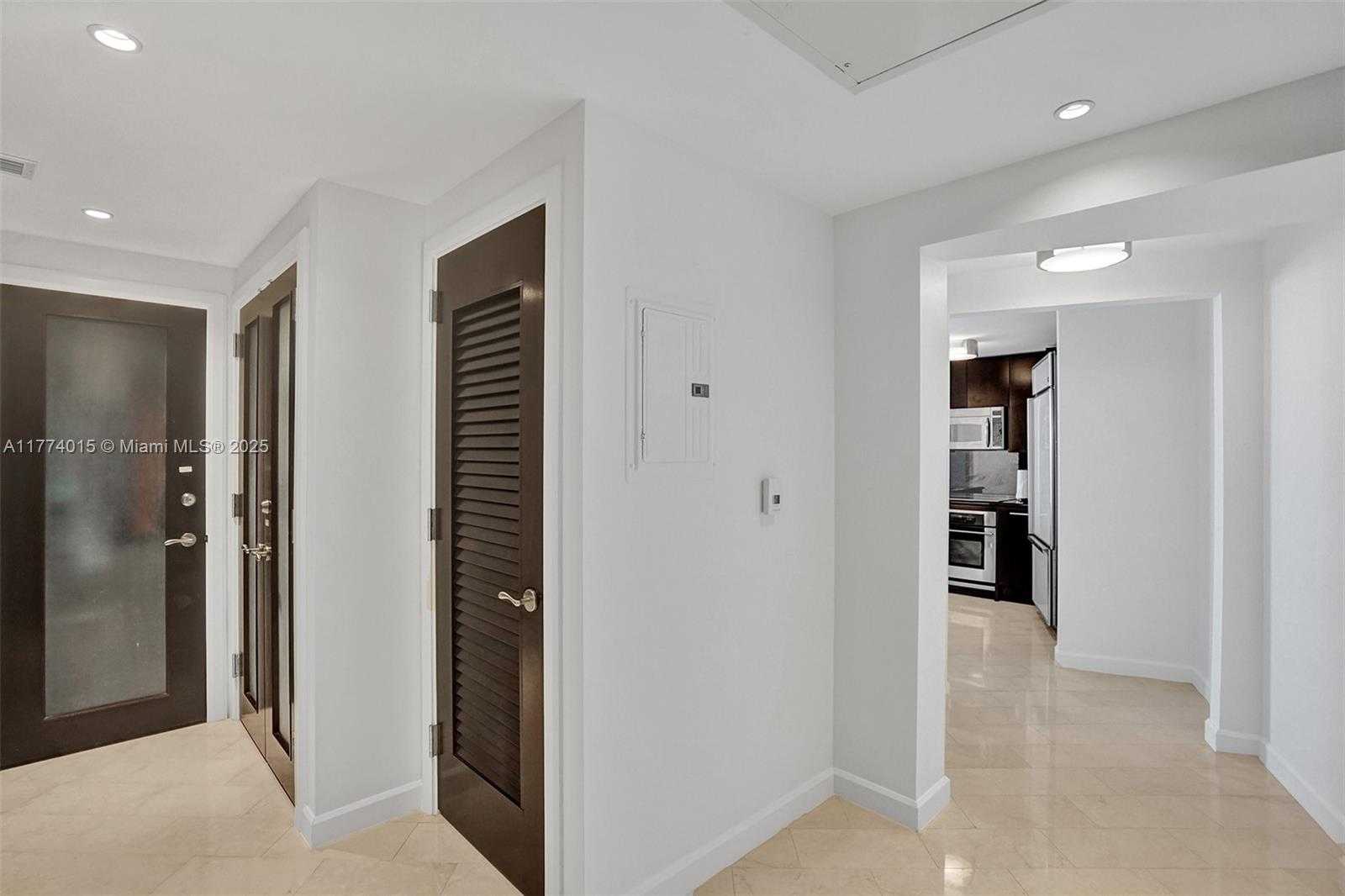 Small Image of 4391 COLLINS AVE #913/914, Miami Beach Number 23