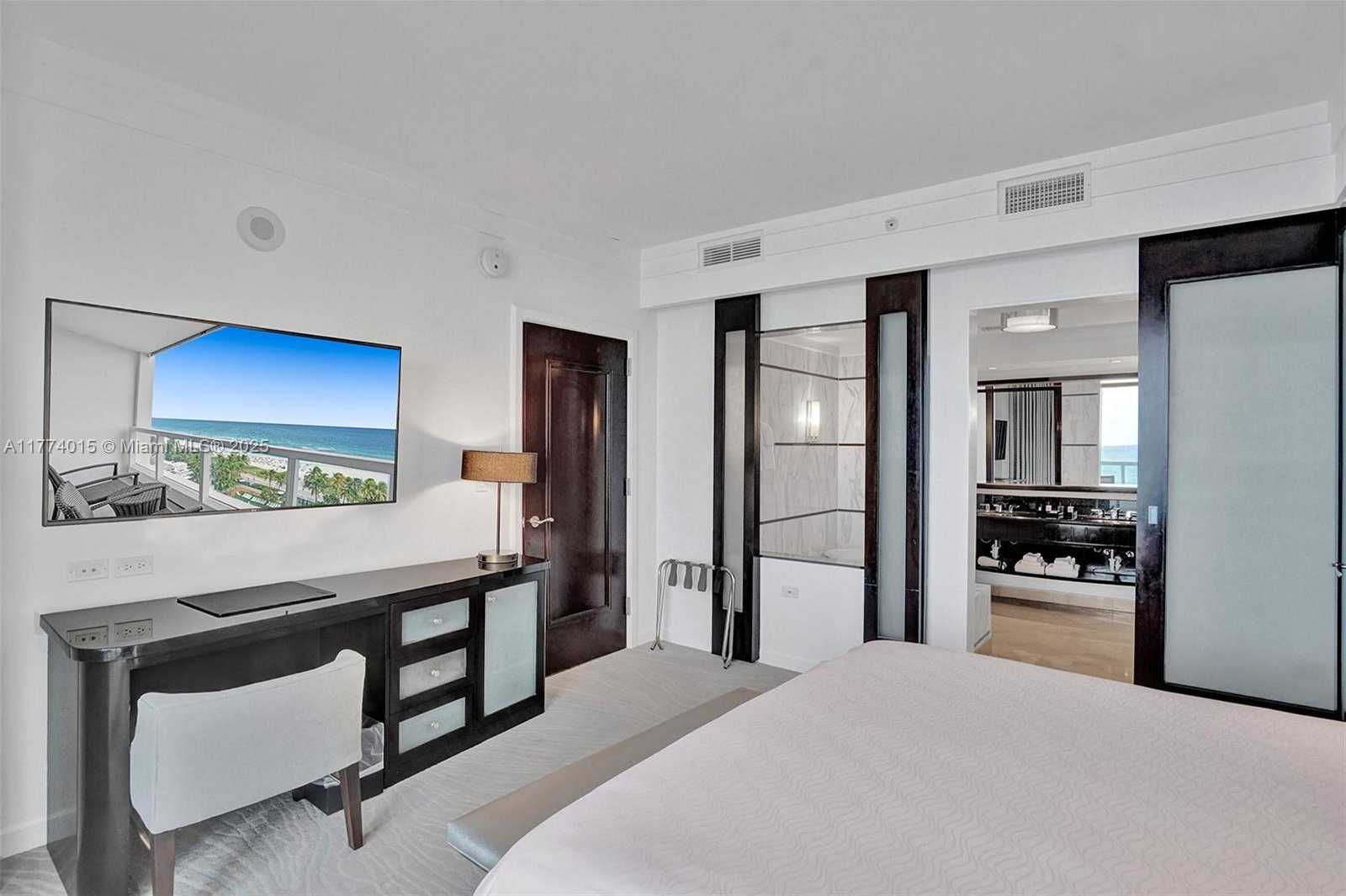Small Image of 4391 COLLINS AVE #913/914, Miami Beach Number 27