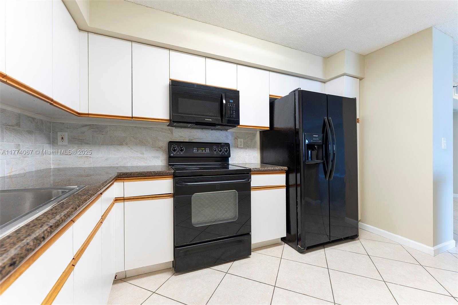 Small Image of 3530 MYSTIC POINTE DR #2207, Aventura Number 18