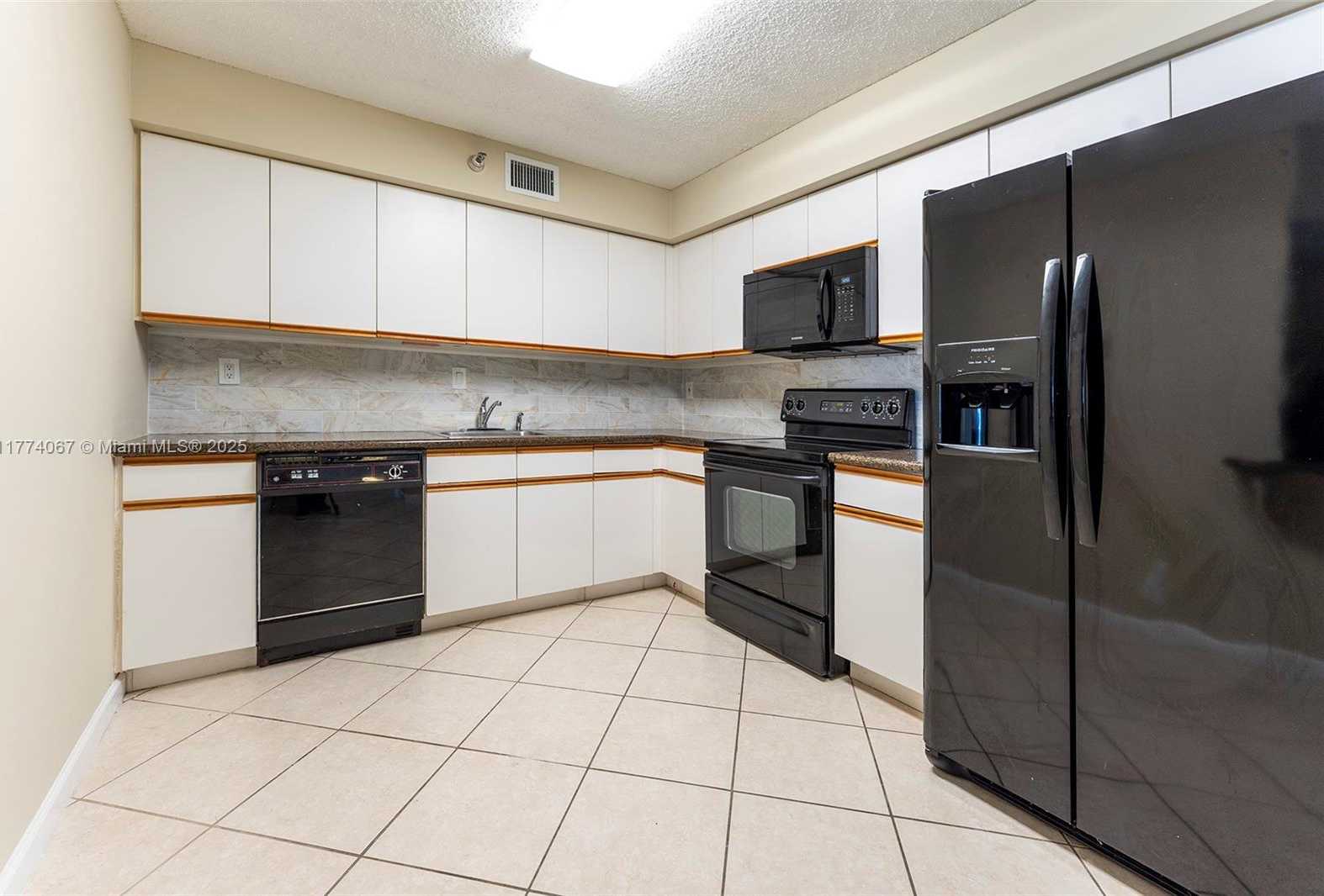 Small Image of 3530 MYSTIC POINTE DR #2207, Aventura Number 19