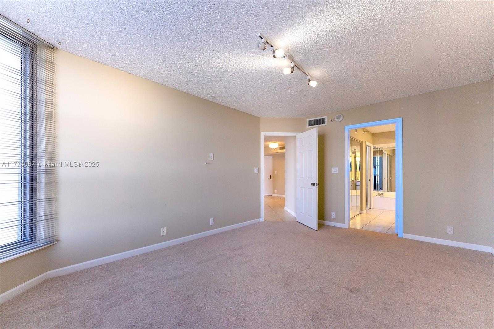 Small Image of 3530 MYSTIC POINTE DR #2207, Aventura Number 22