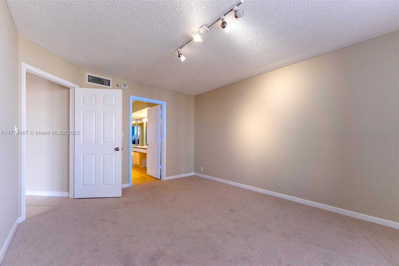 Small Image of 3530 MYSTIC POINTE DR #2207, Aventura Number 23