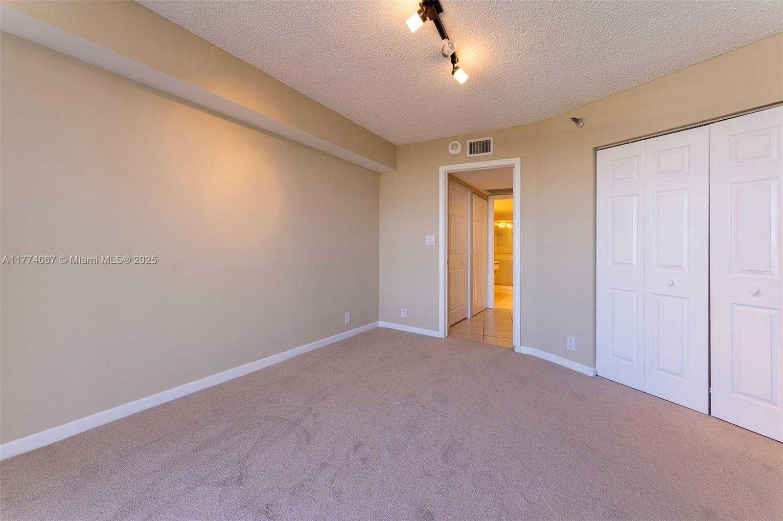 Small Image of 3530 MYSTIC POINTE DR #2207, Aventura Number 24