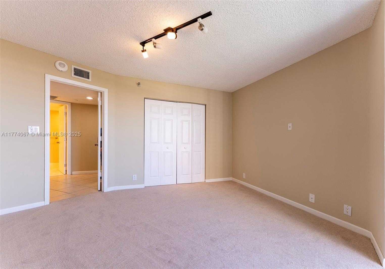 Small Image of 3530 MYSTIC POINTE DR #2207, Aventura Number 25