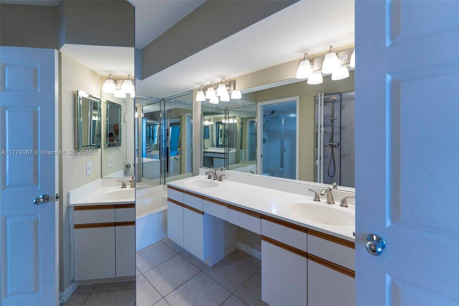 Small Image of 3530 MYSTIC POINTE DR #2207, Aventura Number 27