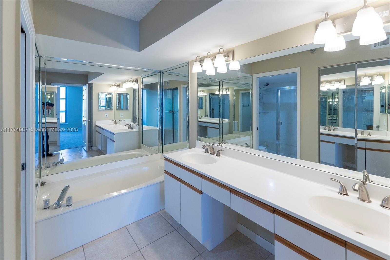 Small Image of 3530 MYSTIC POINTE DR #2207, Aventura Number 28