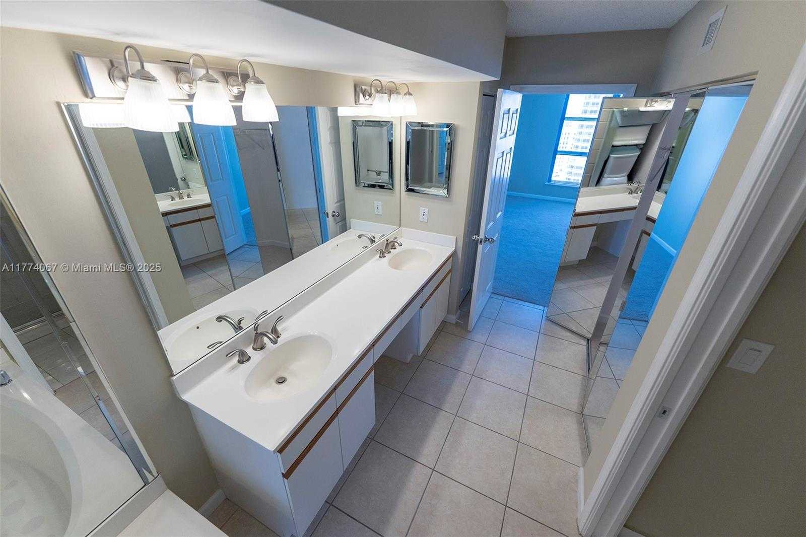 Small Image of 3530 MYSTIC POINTE DR #2207, Aventura Number 29