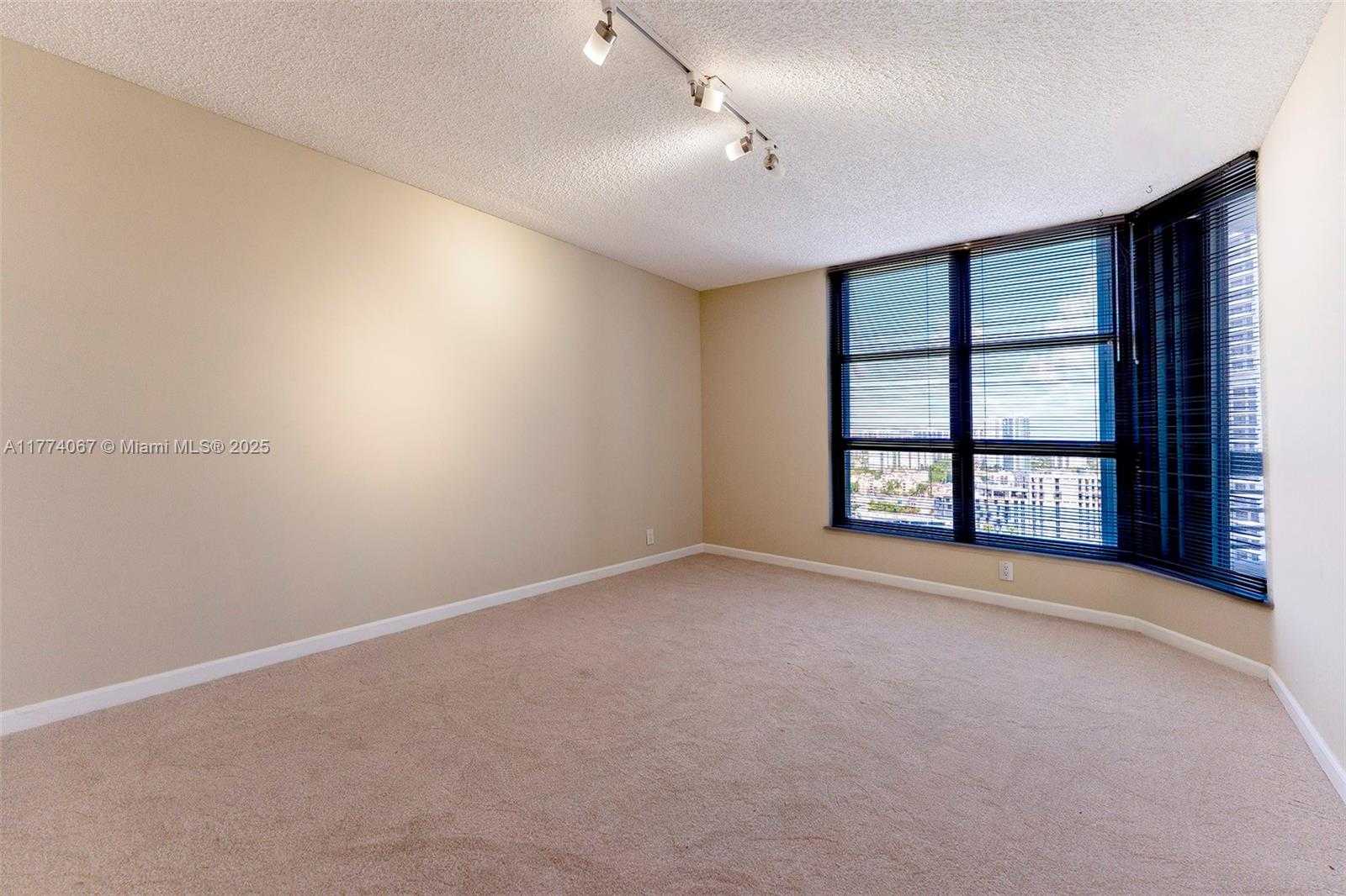 Small Image of 3530 MYSTIC POINTE DR #2207, Aventura Number 33